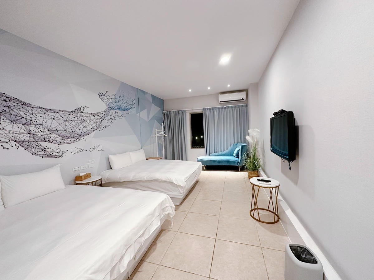 /tmp/phphK1X0O /tmp/phphK1X0O